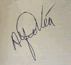 Alfredo  Vea signature